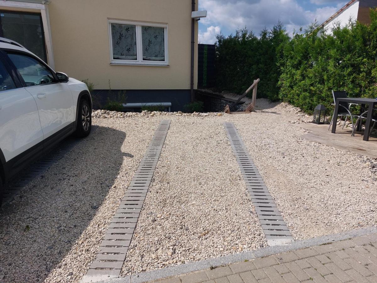 Modernes Souterrain Apartment Black Forest Mit Separatem Eingang Und Kfz-Stellplatz Бад-Дюрхайм Экстерьер фото