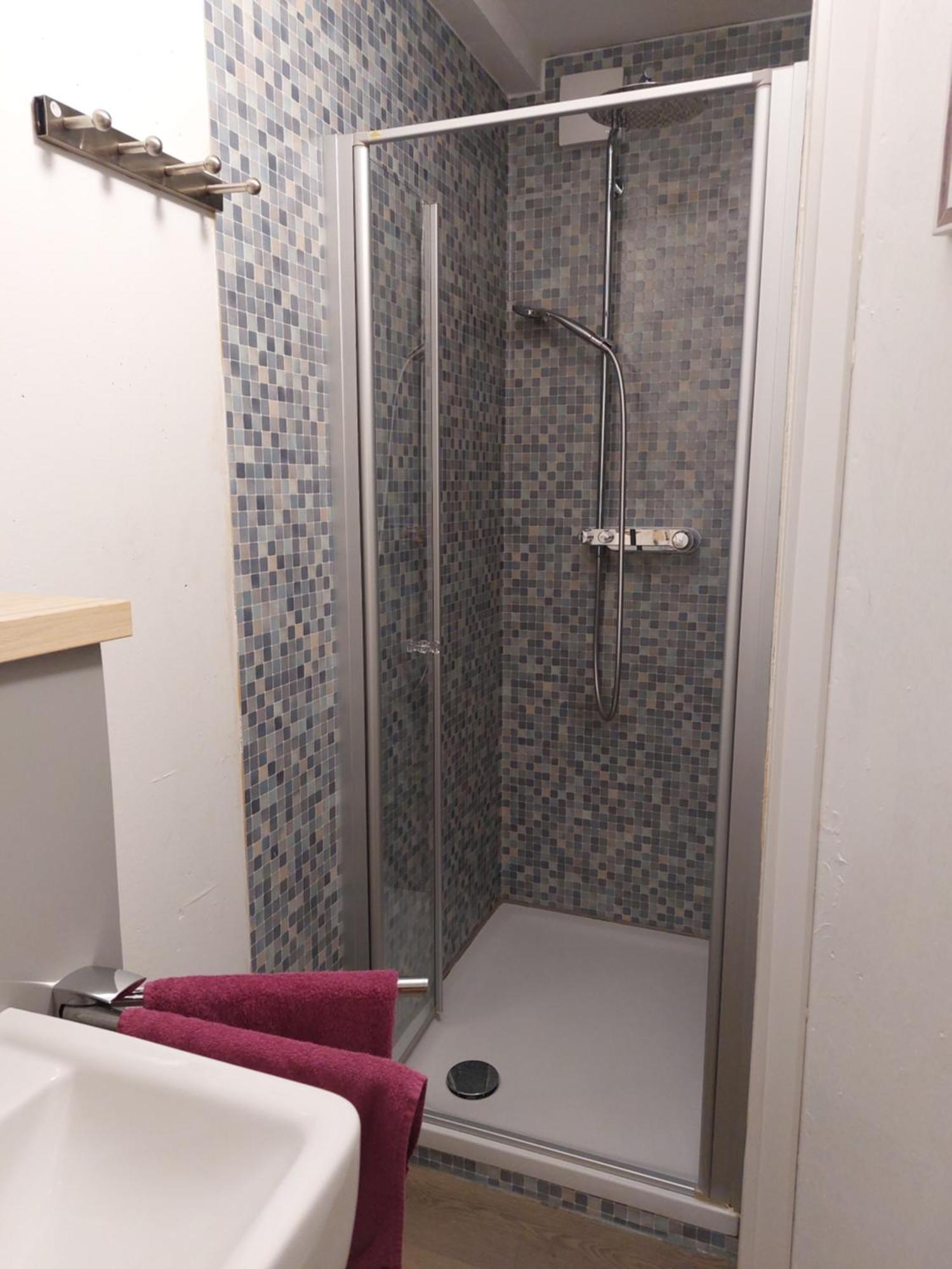 Modernes Souterrain Apartment Black Forest Mit Separatem Eingang Und Kfz-Stellplatz Бад-Дюрхайм Экстерьер фото